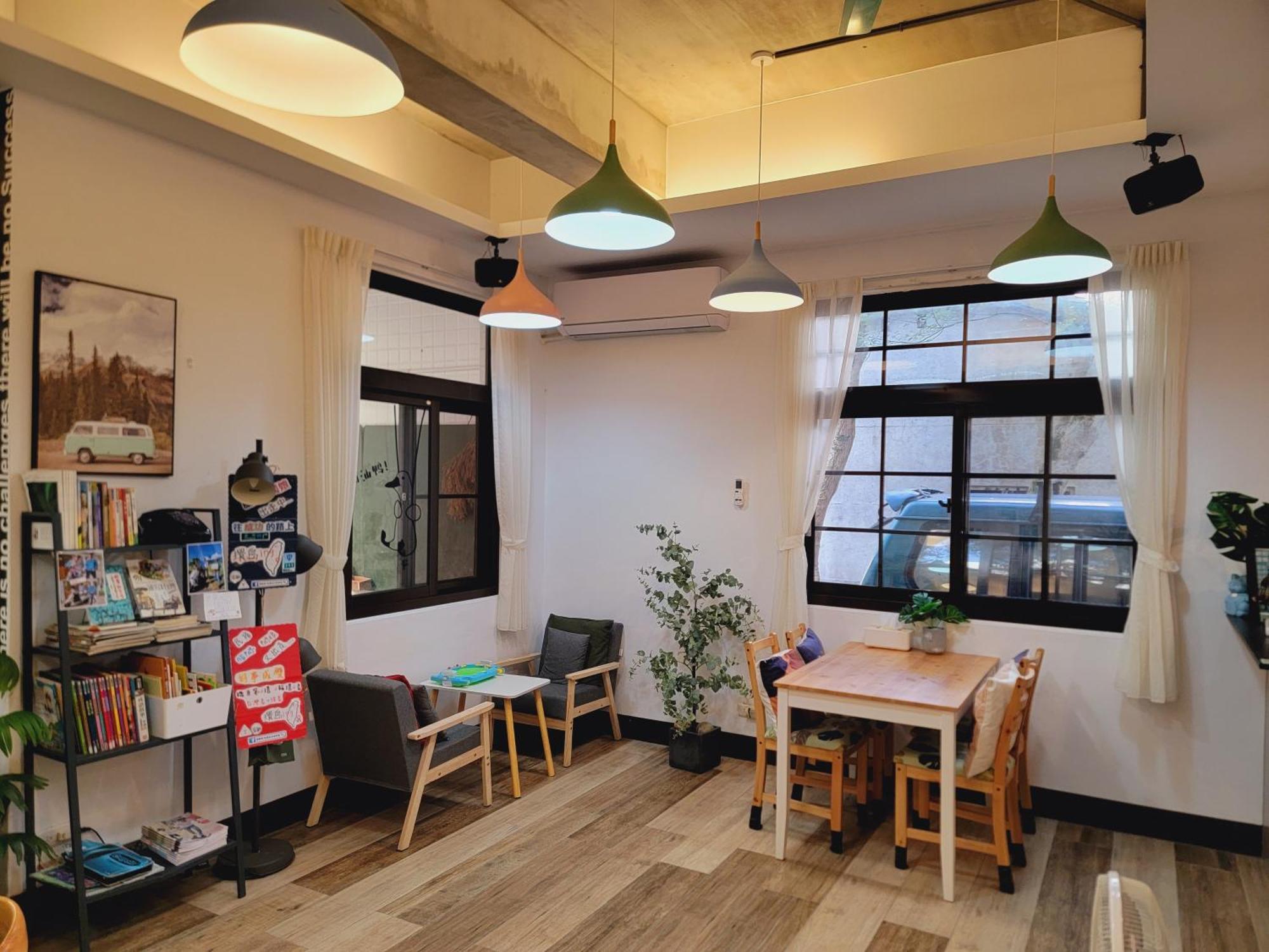 Red Rose B&B漫楓宿民宿 桃園市民宿110號 Лонгтан Экстерьер фото